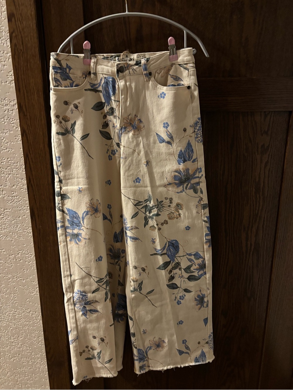 Easel Women’s Floral Print Twill Soft Stretch Cream Pants w/Blue Accent. Large.